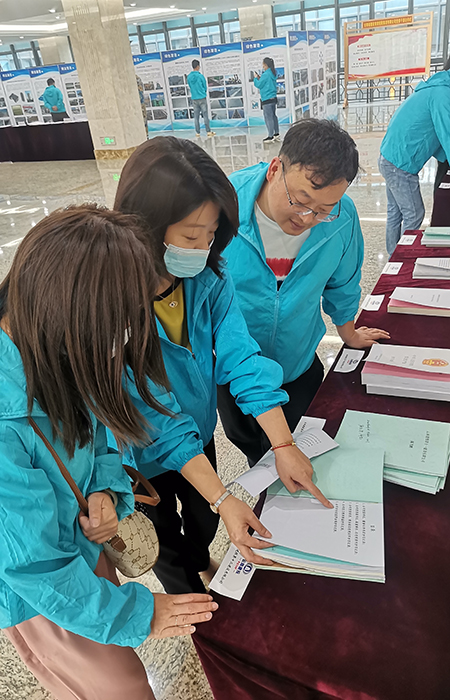 xiao 認(rèn)真學(xué)習(xí)、翻閱新《安全法》15.jpg