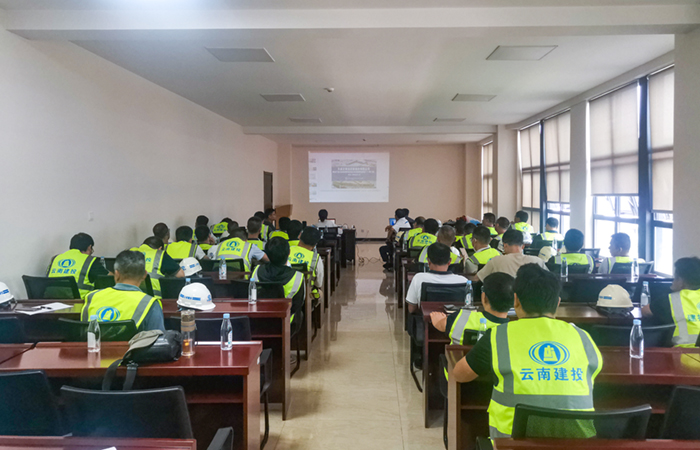 1695695681452526.jpg (小圖)天威項(xiàng)目現(xiàn)場觀摩2.jpg